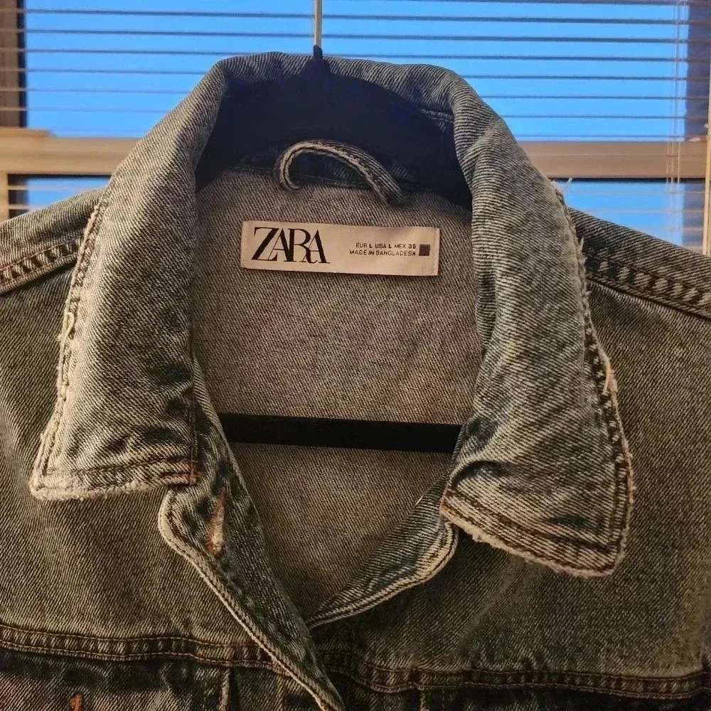 Zara Womens Oversized Casual distressed Denim Jacket Medium Wash Blue Size Large - Picture 5 of 9